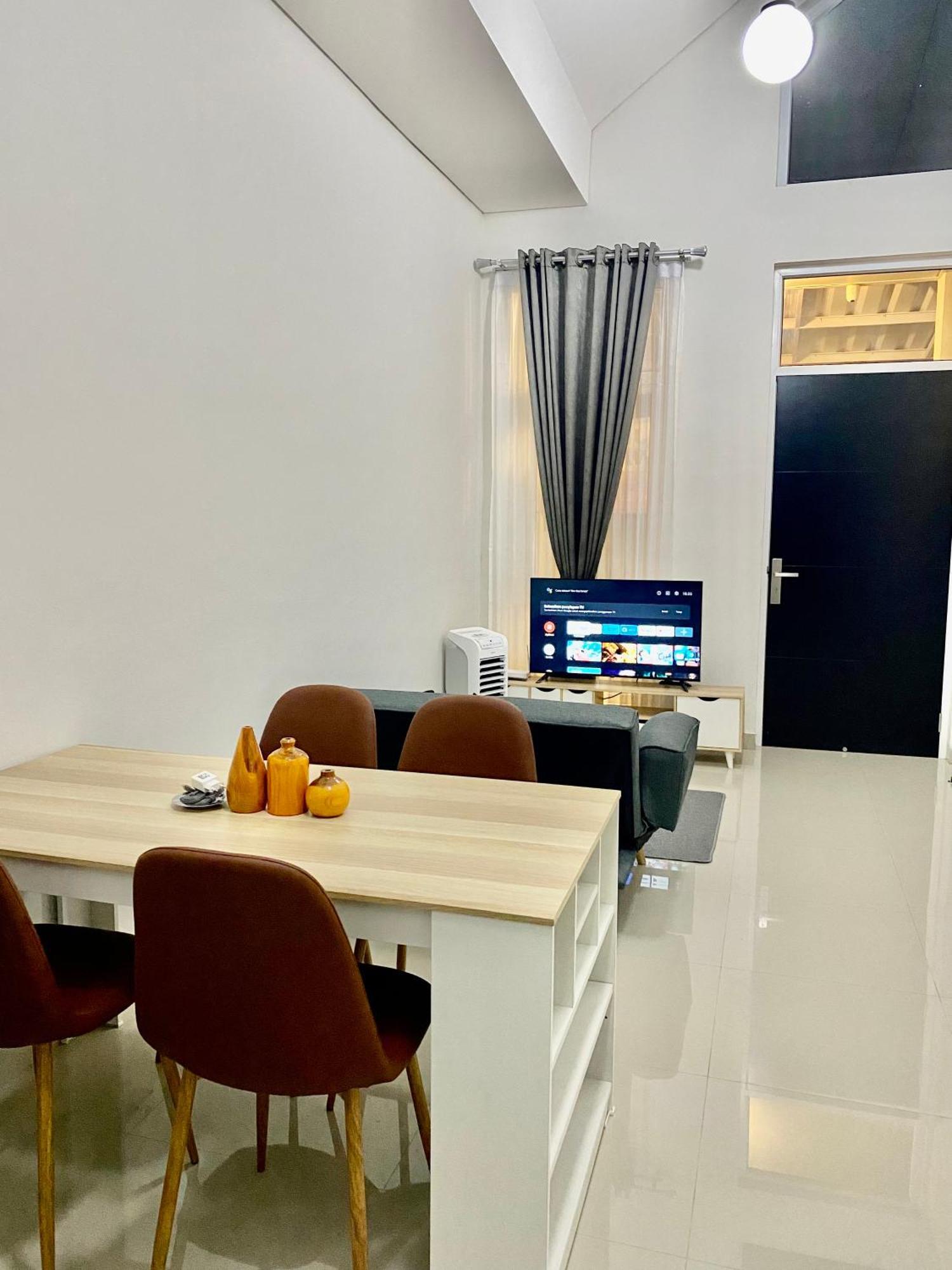 Villa Ku Villa Mu Semarang Ngoại thất bức ảnh